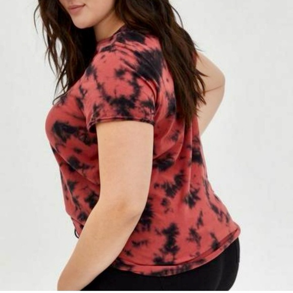 torrid Friday The 13th Crew Neck Tee Tie-Dye Red Black Horror Jason Vorhees Tee - Picture 2 of 16